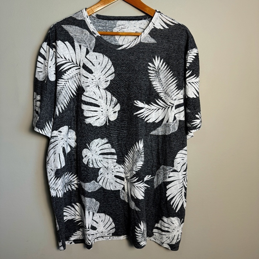 Old Navy Women's Linen Blend Tropical Leaf Print Short Sleeve T-Shirt Gray XXXL